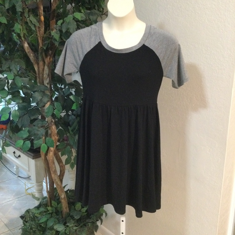 Torrid mini skater dress Woman’s size 0 black with raglan sleeve to elbow